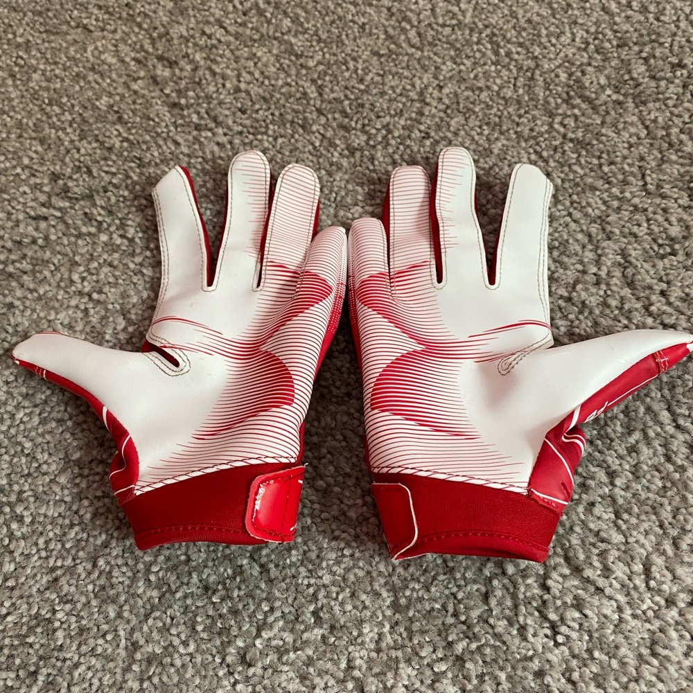 Under Armour Kids Red and White Gloves